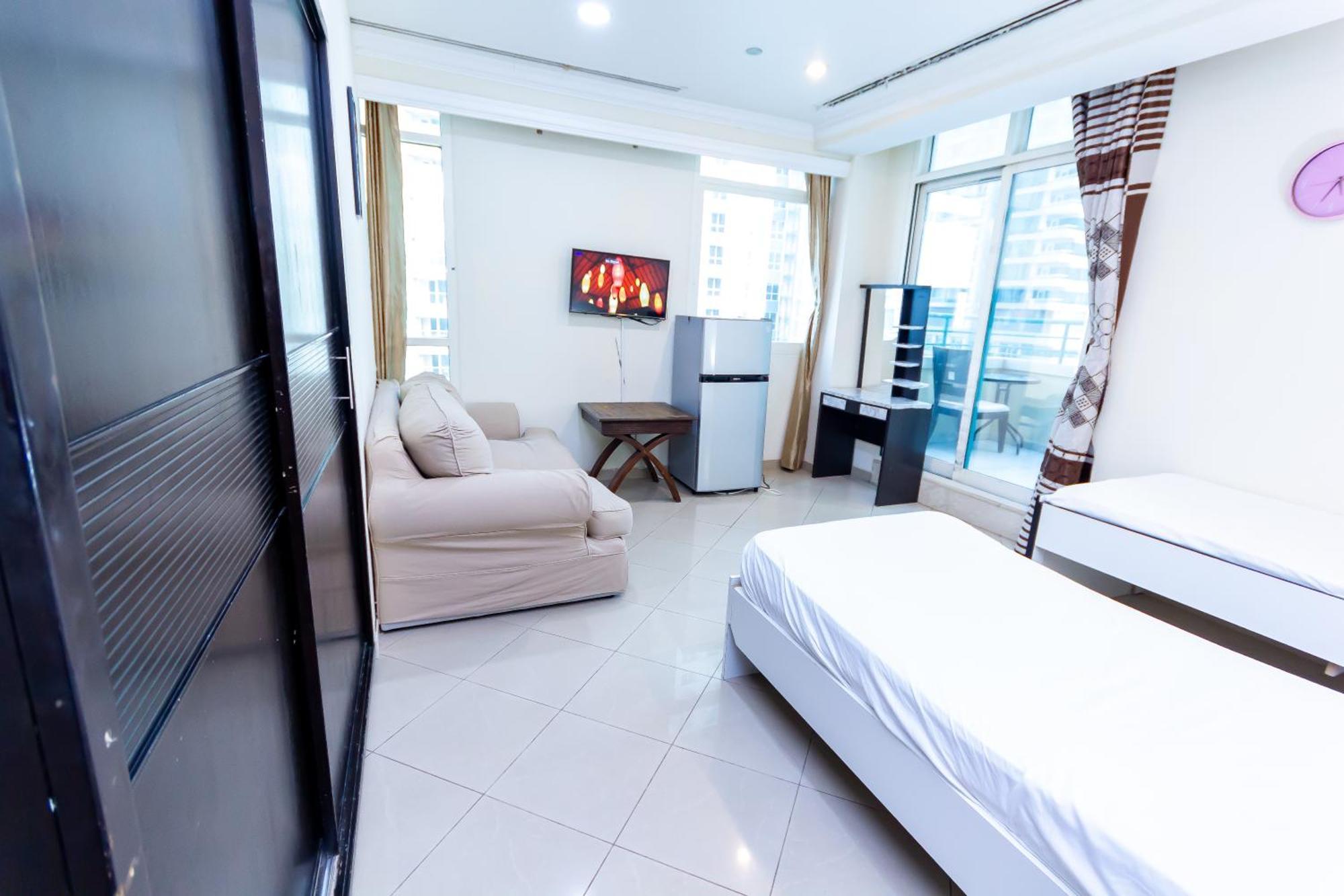 Big Rooms For ' Girls ' Only At Dubai, Marina المظهر الخارجي الصورة