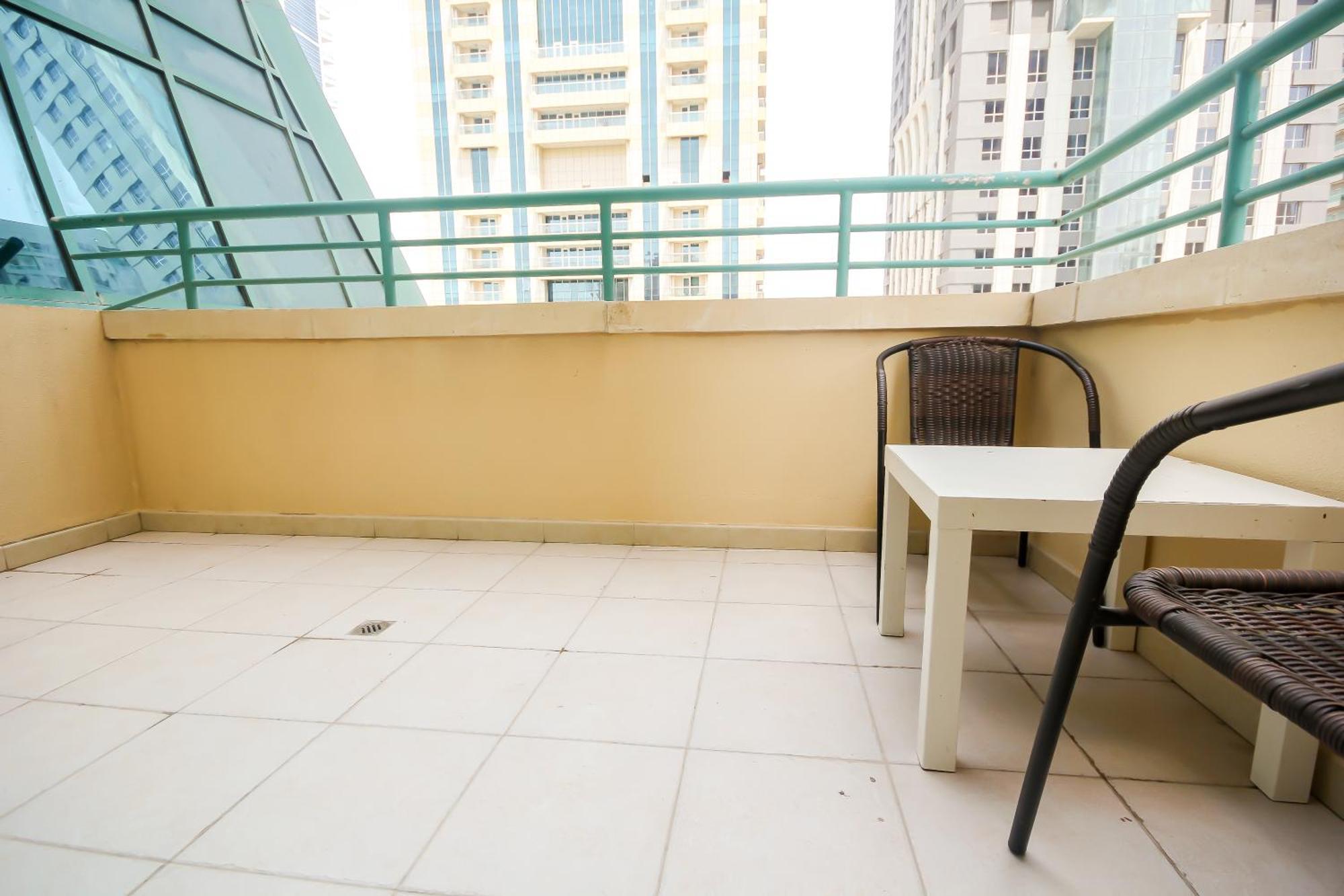 Big Rooms For ' Girls ' Only At Dubai, Marina المظهر الخارجي الصورة