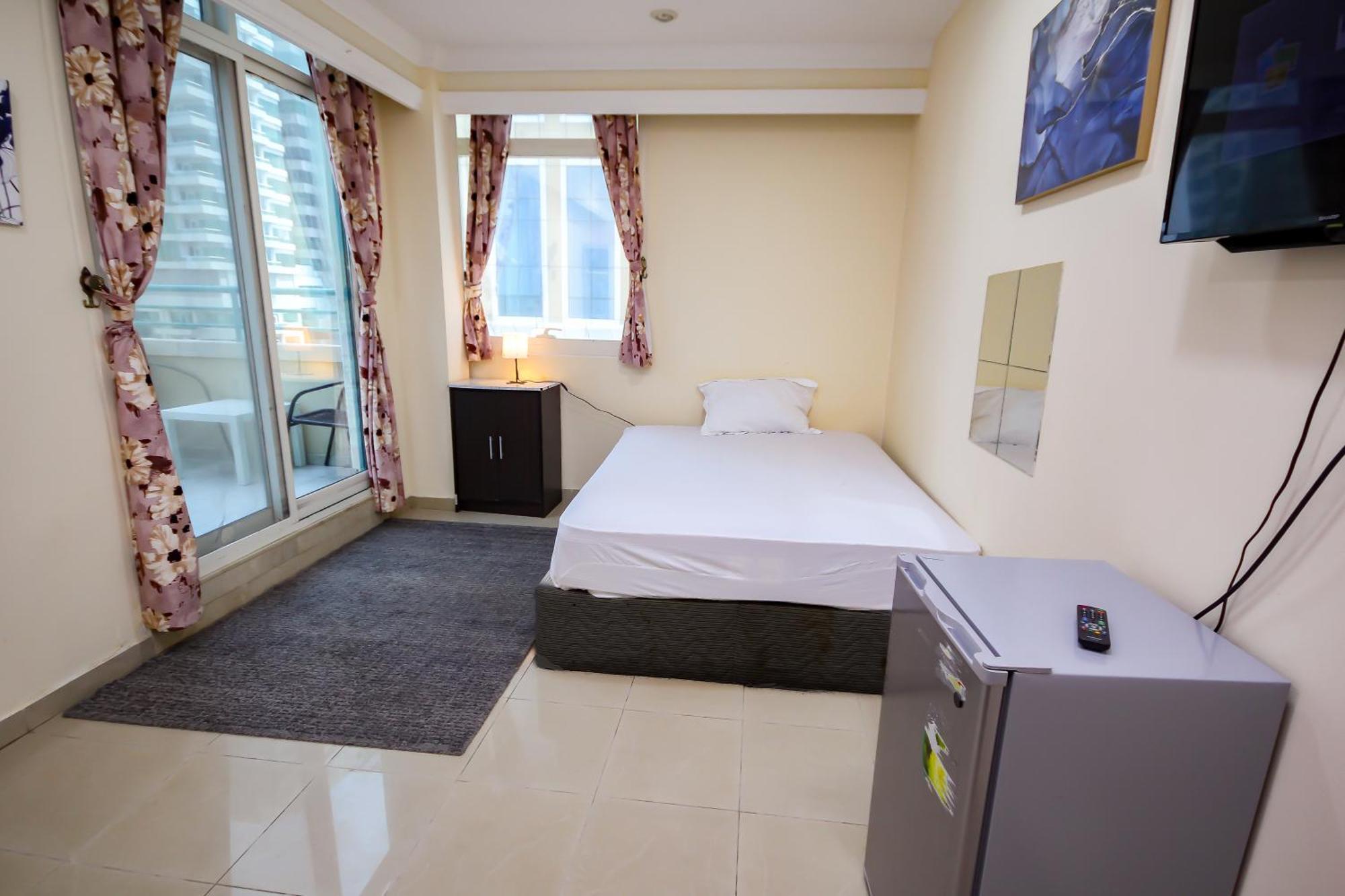 Big Rooms For ' Girls ' Only At Dubai, Marina المظهر الخارجي الصورة